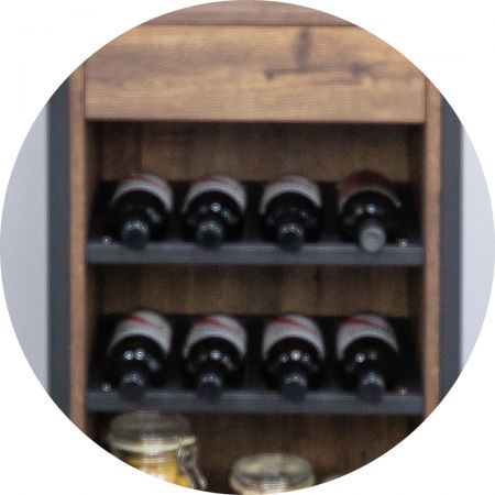 Dwuwarstwowa, żelazna półka. W przypadku win, które nadają się do ustawienia poziomego, takich jak wina niemusujące, których butelki są zamknięte korkami, wino powinno całkowicie przylegać do korków.